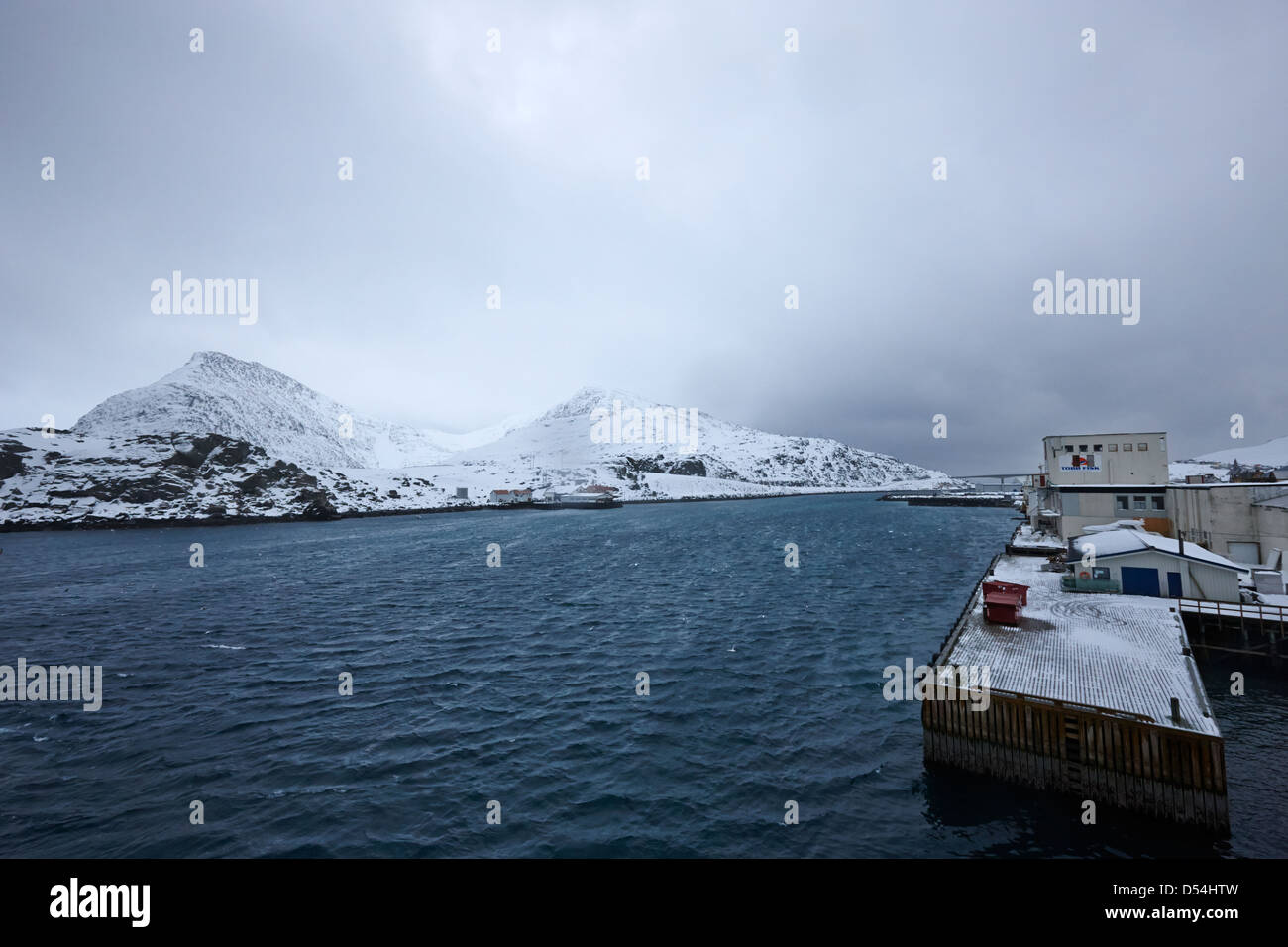 Tobo fisk usine de transformation du poisson et de l'embarcadère de harbour havoysund finnmark Norvège europe Banque D'Images