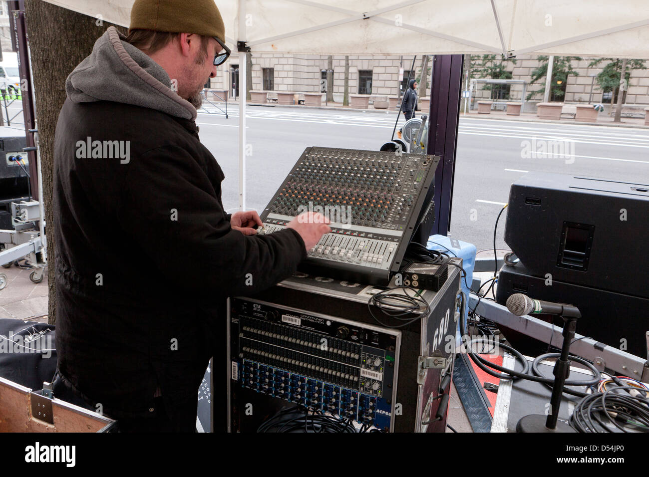 Technicien audio à un événement en plein air - USA Banque D'Images