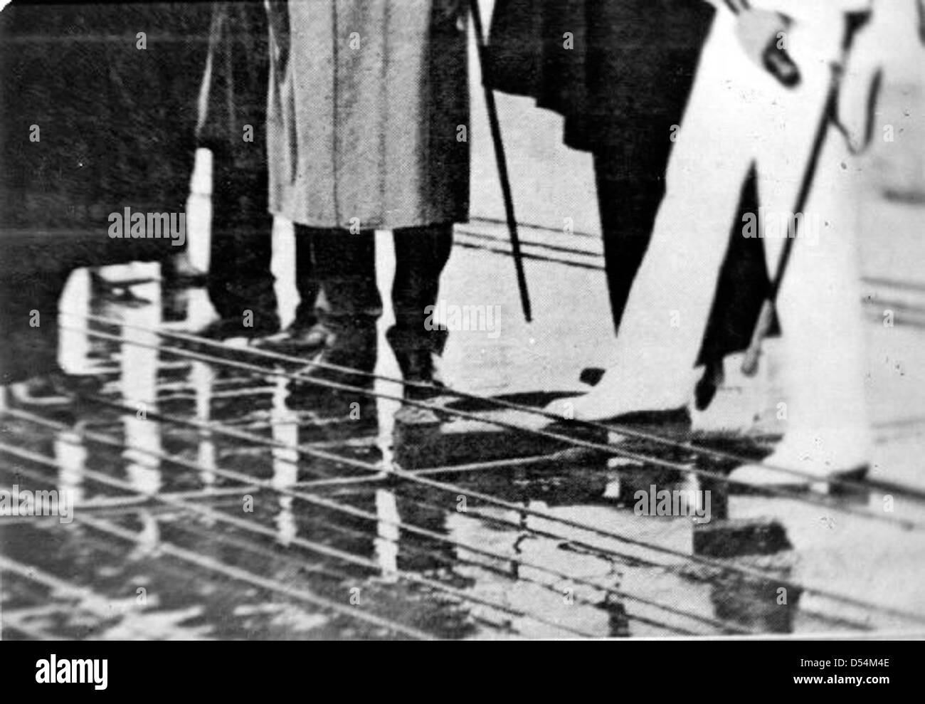 L'USS Langley (CV-1), le premier porte-avions de l'US Navy, a joué un rôle pionnier dans l'histoire de l'aviation navale. Il a participé au développement des premières techniques de lancement et de récupération des avions, contribuant à l'évolution des porte-avions. Banque D'Images
