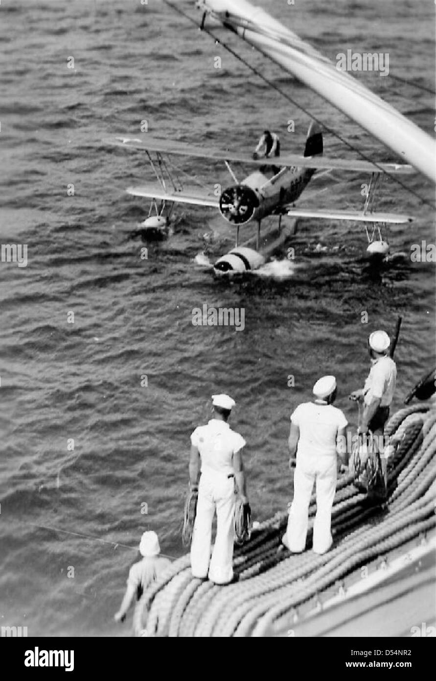 Le CL10 OJ2, un avion militaire, taxis sur la piste avant le décollage. L'avion fait partie d'une opération plus vaste et se prépare au décollage dans le cadre d'une opération de vol de routine. Banque D'Images