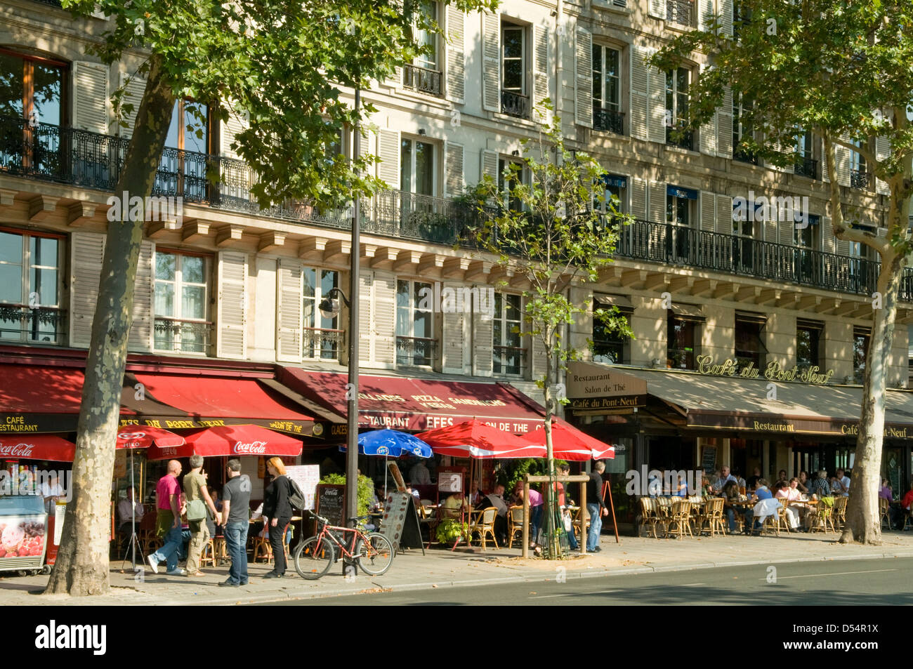 Café de la rue près de Pont du Neuf, Paris, France Banque D'Images
