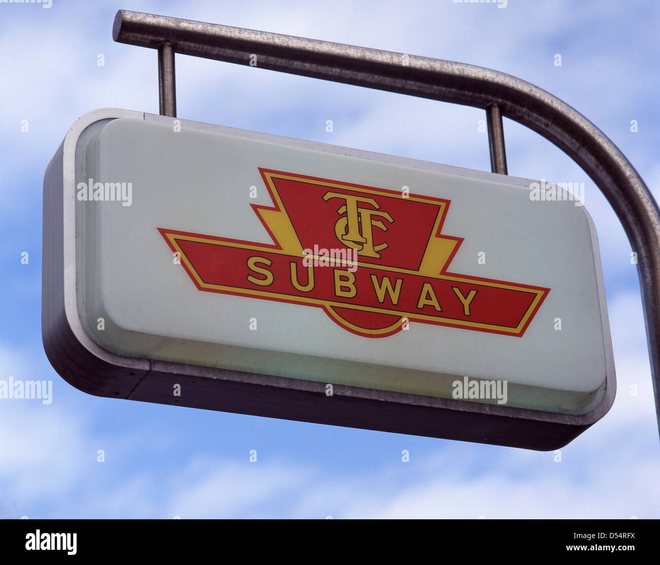 Retro le métro de Toronto et à l'extérieur du centre-ville signe RT Station, Toronto, Ontario, Canada Province Banque D'Images
