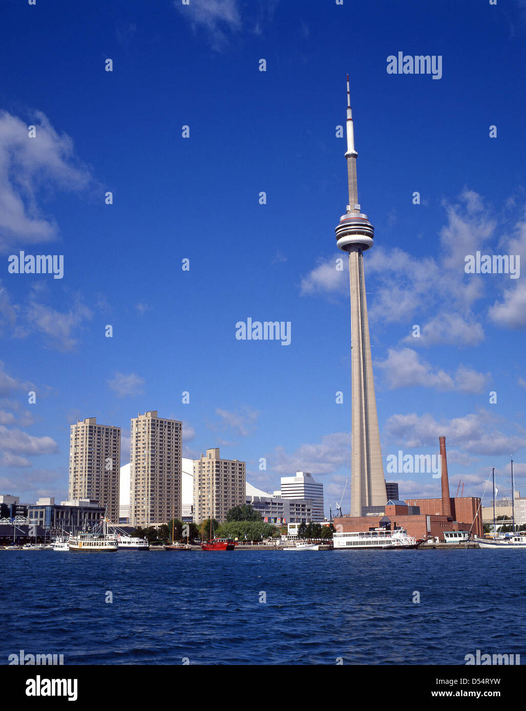 Vue sur la ville montrant Tour du CN de Toronto Islands ferry, Toronto, Ontario, Canada Province Banque D'Images