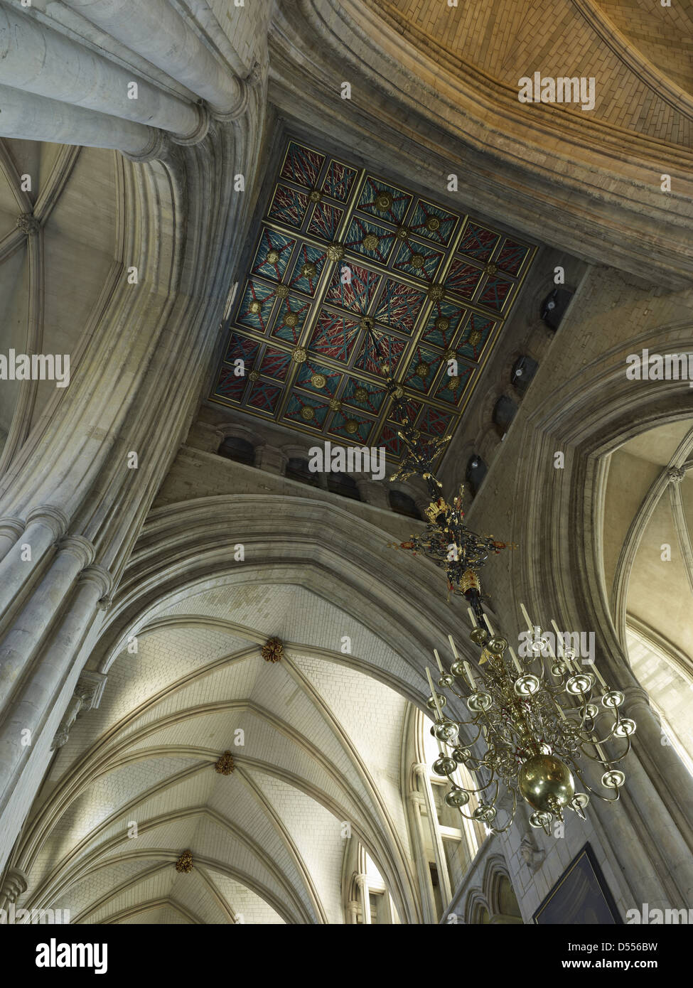 La tour de la cathédrale de Southwark crossing looking up Banque D'Images