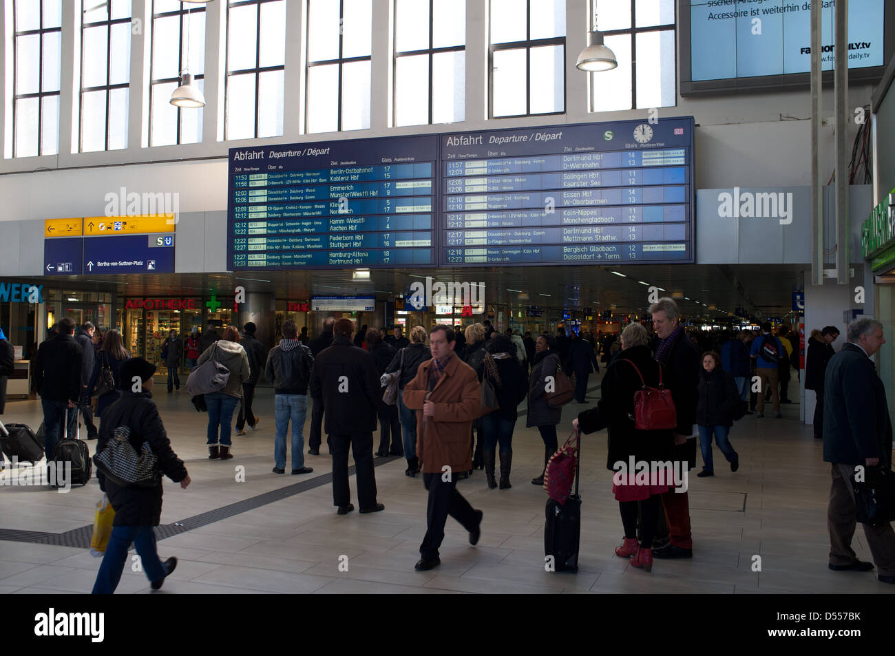 La gare de Düsseldorf Hbf Allemagne Banque D'Images