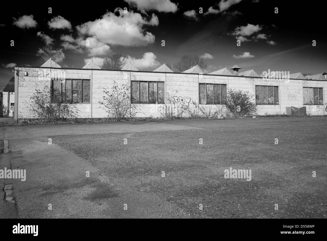 Des unités d'usine avec un contraste élevé la formation de nuages. Banque D'Images