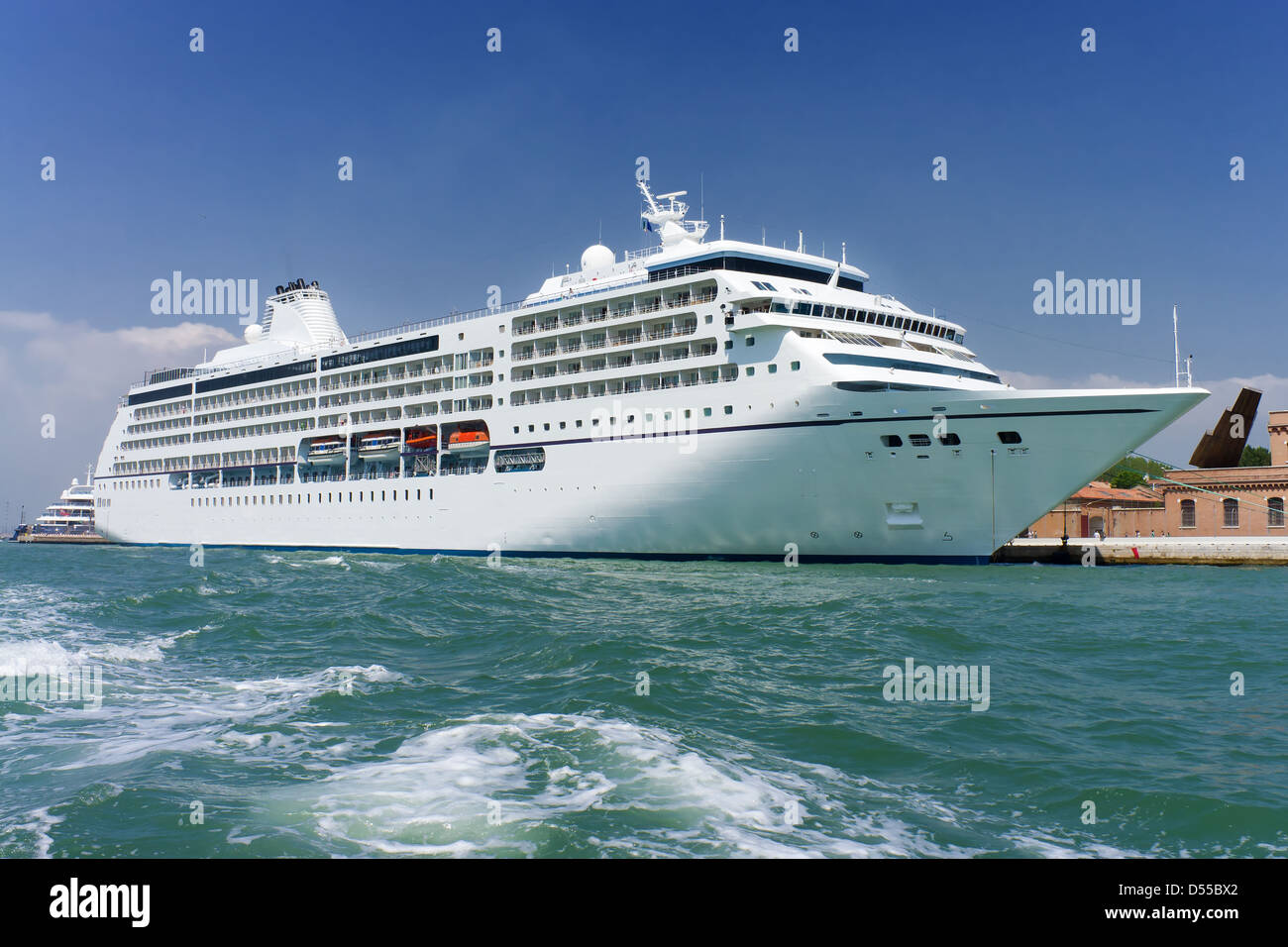 Bateau de croisière amarré à Venise, Italie Banque D'Images