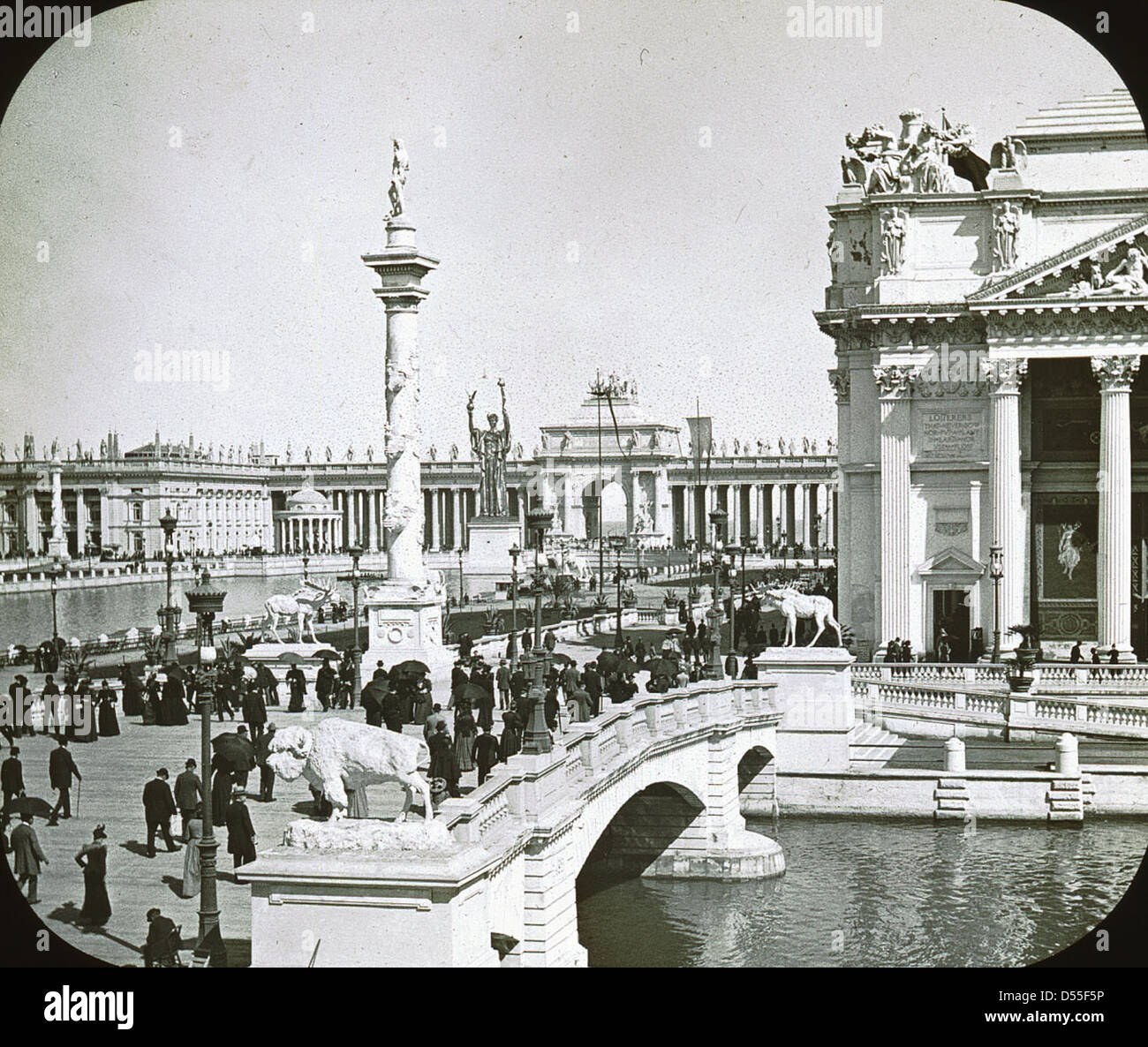 Le bâtiment agricole de l'exposition universelle colombienne de 1893 à Chicago était une structure monumentale conçue pour mettre en valeur l'agriculture américaine. Le bâtiment présente une architecture grandiose, y compris des colonnes et un grand dôme, situé autour du Grand bassin. Banque D'Images