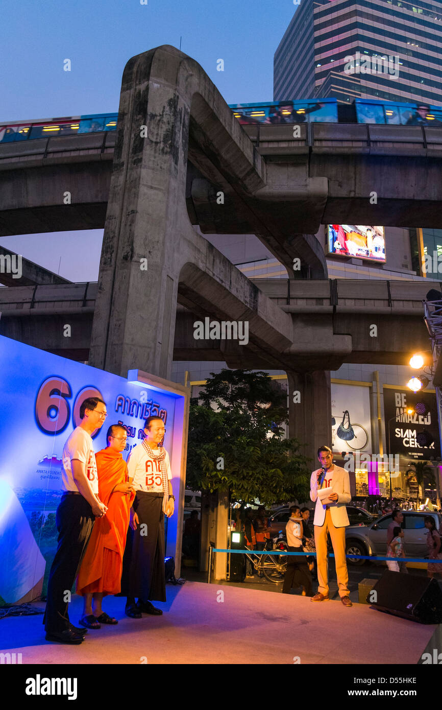 Scène devant d'overhead railway, Bangkok, Thailande, Asie Banque D'Images