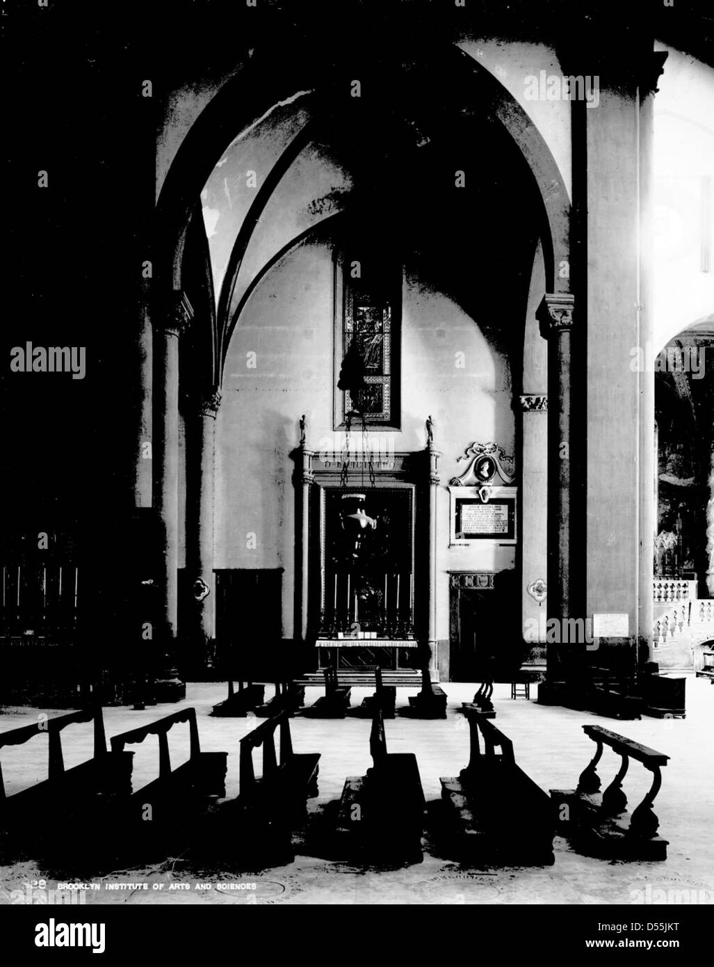 L'église de S. Maria Novella à Florence, en Italie, photographiée en 1895, est connue pour ses caractéristiques architecturales gothiques et Renaissance. Il reste un important monument culturel et religieux à Florence. Banque D'Images