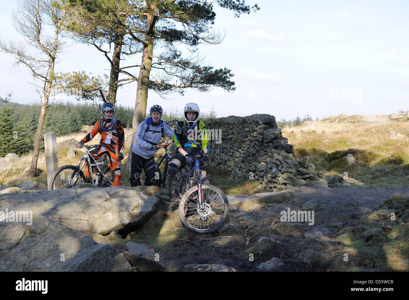 Mountain Bikers on Whelpstone Crag, The Plough Banque D'Images