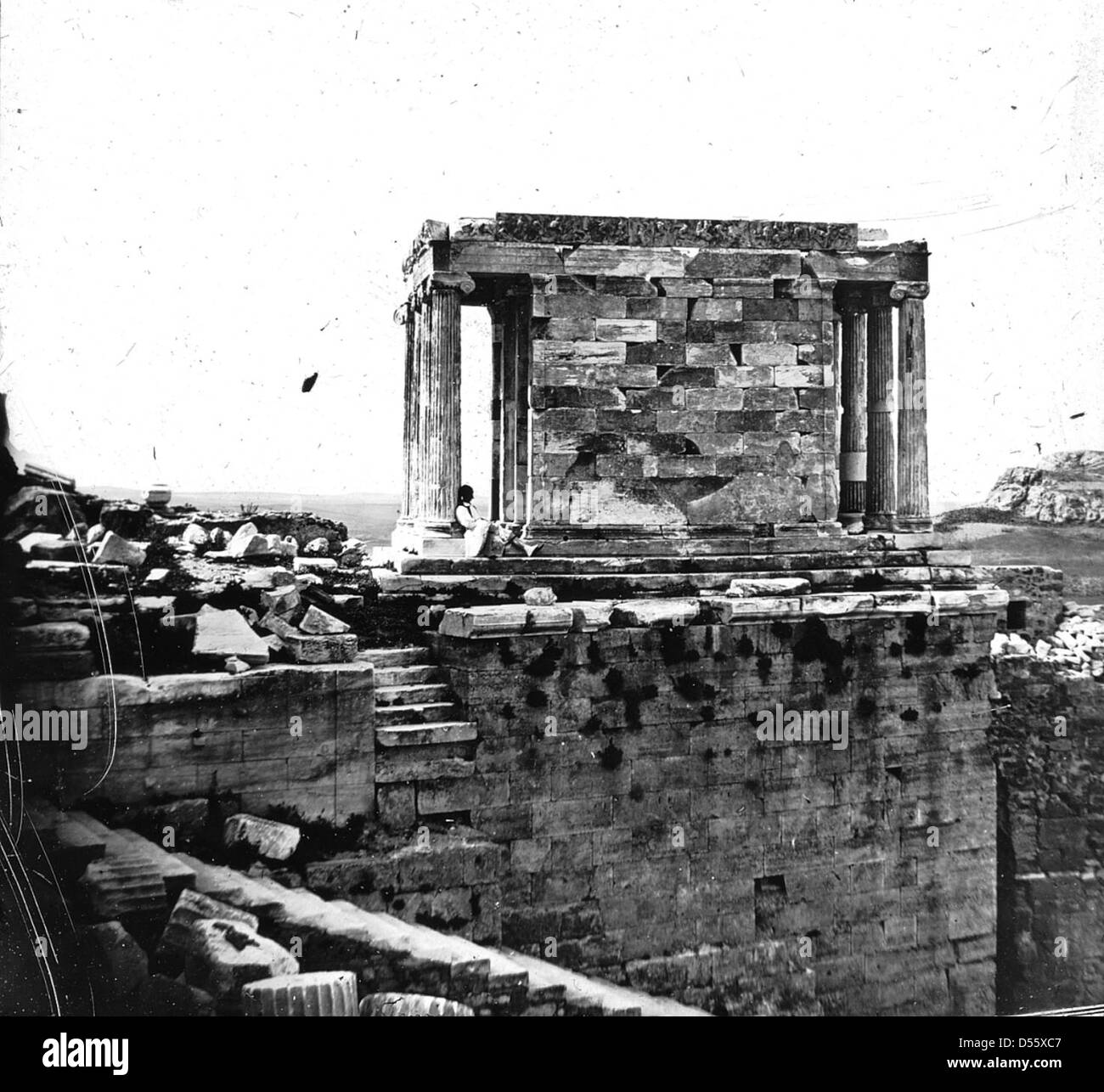 Le Temple de Nike, situé en Grèce, est un temple grec classique dédié aux déesses de la victoire. Ses colonnes ioniques emblématiques et son importance historique en font un exemple important de l'architecture grecque antique. Banque D'Images