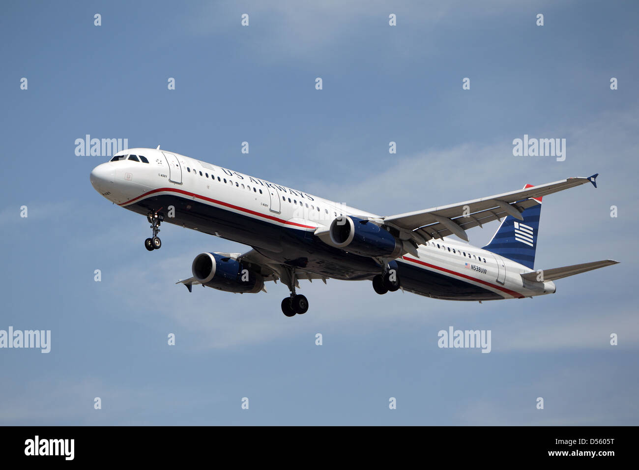 LOS ANGELES, CALIFORNIE, USA - 21 mars 2013 - US Airways Airbus A321-231 atterrit à l'aéroport de Los Angeles Banque D'Images