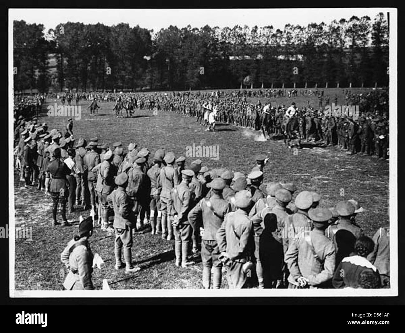 L’expression « First Time Round » se réfère probablement à un moment dans le temps pendant la première Guerre mondiale, marquant peut-être la première expérience de combat d’un soldat ou une opération offensive initiale. Banque D'Images