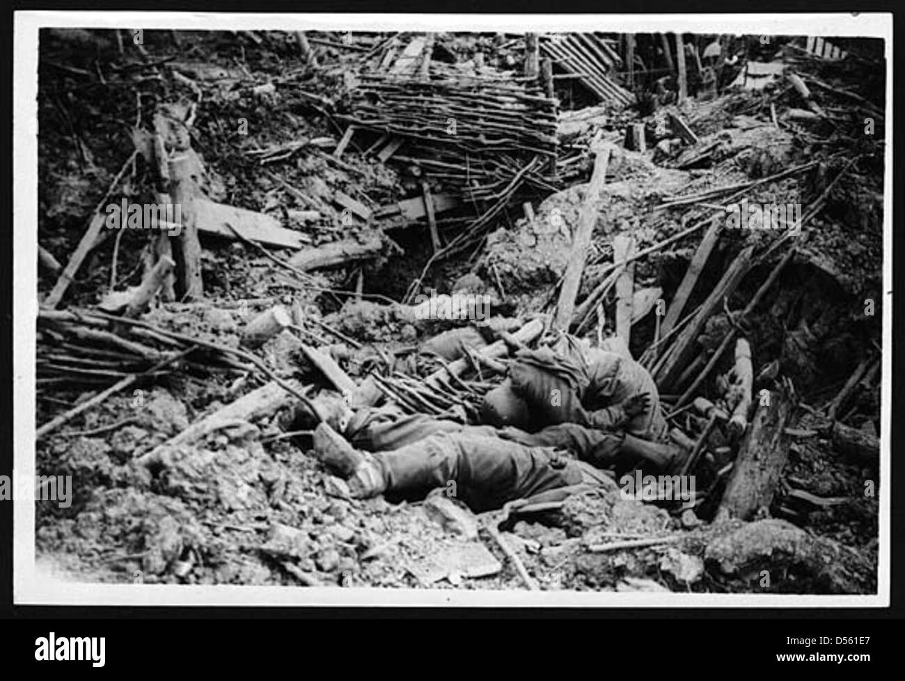 Smashed up tranchée allemande sur Messines Ridge avec dead Banque D'Images
