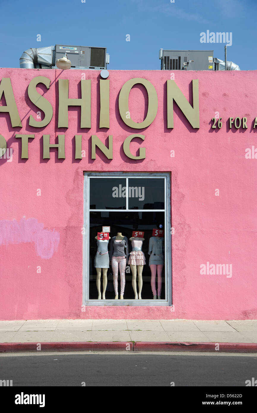 Fenêtre d'affichage en magasin de vêtements pour femmes à Los Angeles, CA Banque D'Images