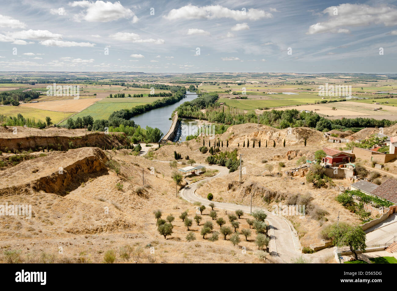 Vue sur la rivière Duero de Toro (Zamora) dans la région de Castilla Leon en Espagne Banque D'Images