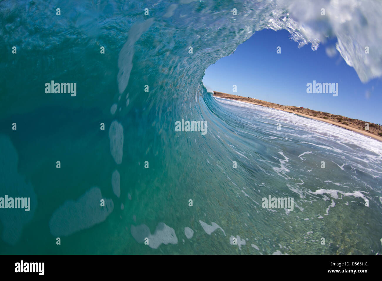 Blue Wave tourné à partir de l'eau. Fuerteventura, Îles Canaries Banque D'Images