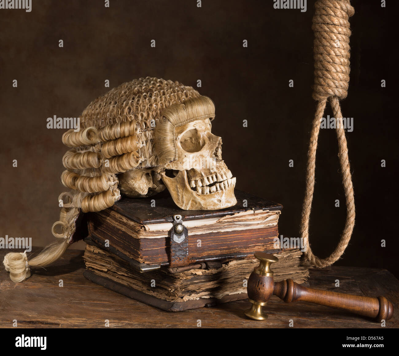 Nœud coulant et la perruque de juge symbolisant la peine de mort Banque D'Images