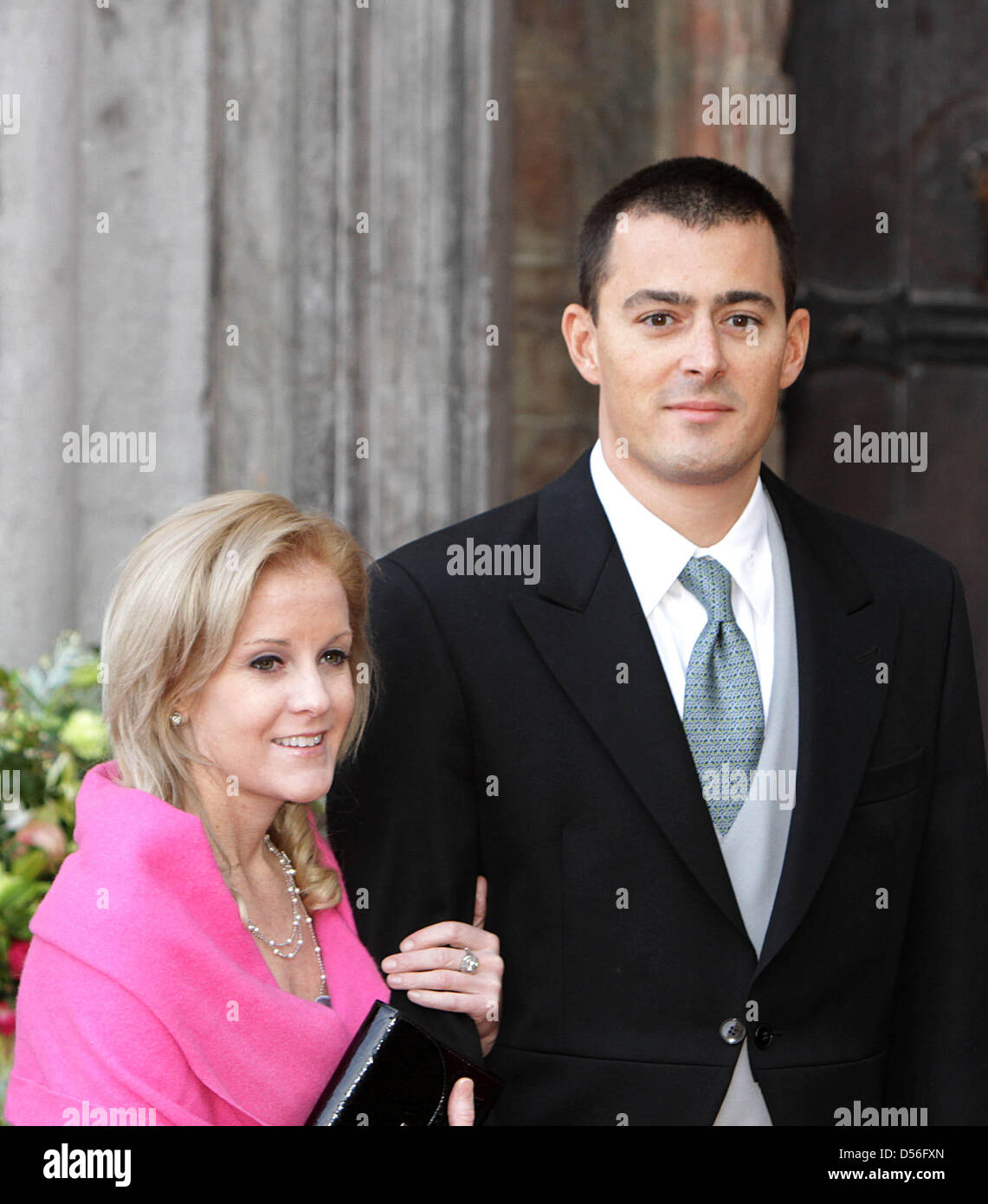 Nicolas Guillermo et sa petite amie assister au mariage à l'église d'Annemarie Gualthérie van WEEZEL et Prince Carlos de Bourbon Parme Abdij ter à la Cambre, (Abbaye) à Bruxelles, Belgique, 20 novembre 2010. Photo:Albert Nieboer Pays-bas OUT Banque D'Images