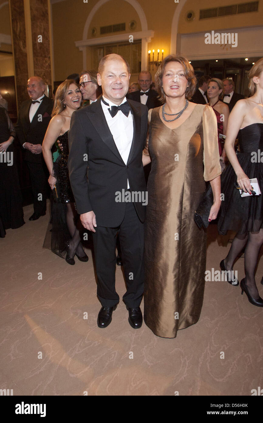 Olaf Scholz, Britta Ernst à 63. Presseball Hamburger à l'Hôtel Kempinski Atlantik. Hambourg, Allemagne - 21.01.2012 Banque D'Images