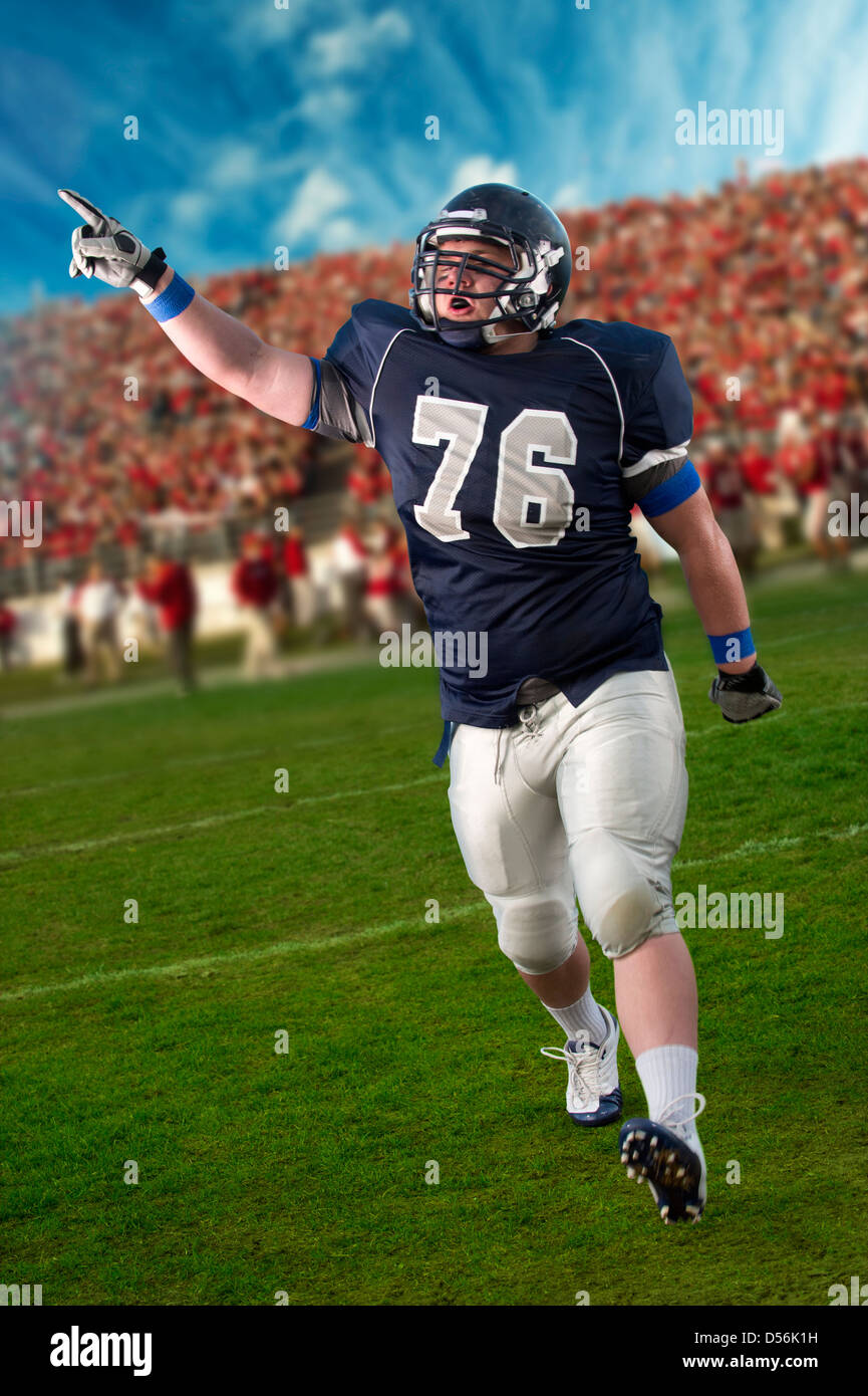 Caucasian football player cheering in game Banque D'Images