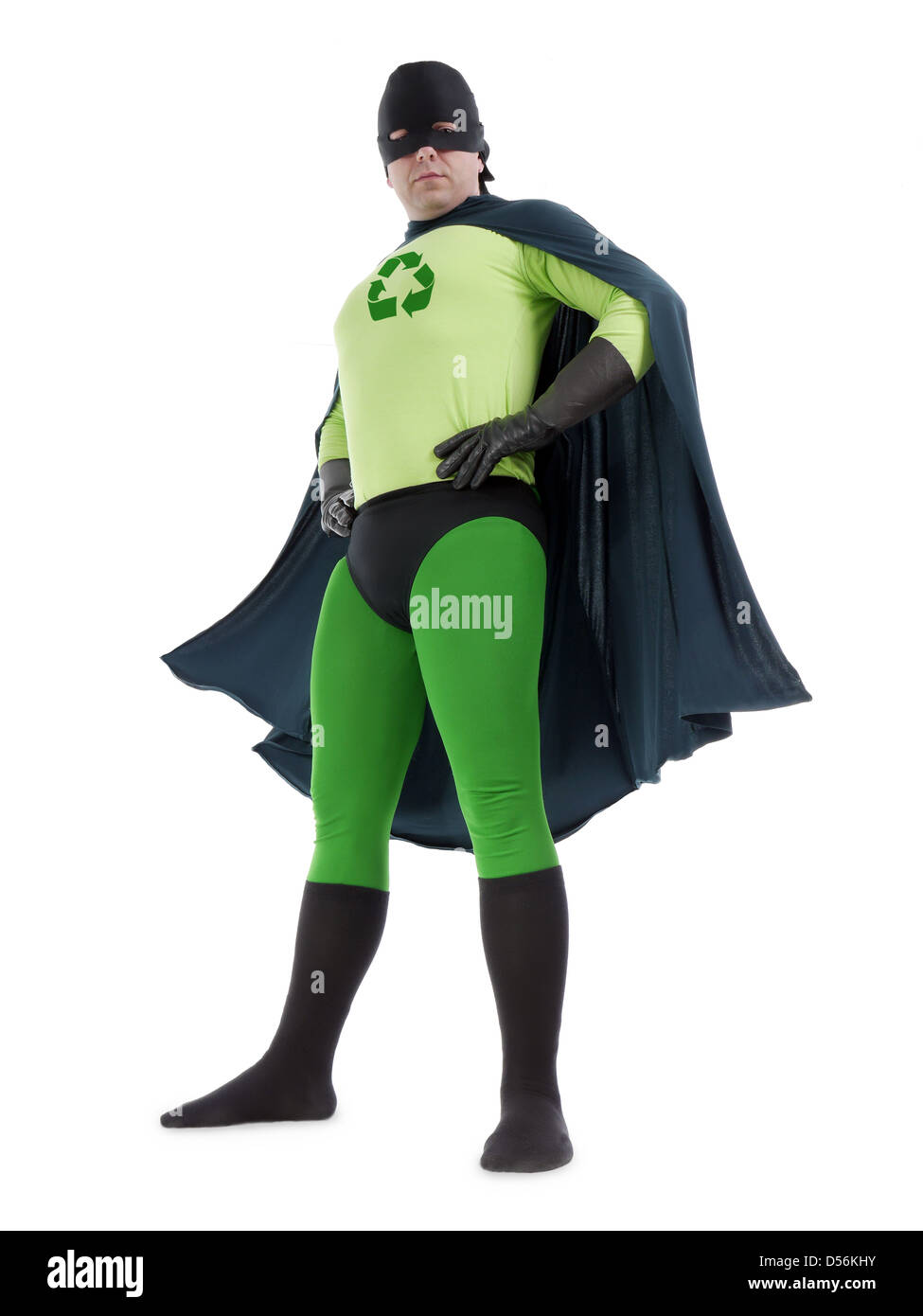 Avec super-héros Eco recyclage vert symbole de flèche sur la poitrine en toute confiance permanent sur fond blanc - concept de recyclage Banque D'Images