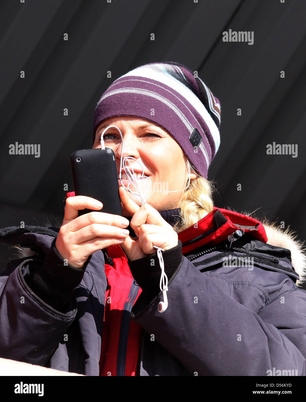 La Princesse héritière Mette-Marit participe avec d'autres membres de la famille royale norvégienne la Coupe du monde nordique près de Holmenkollen à Oslo, Norvège, 14 mars 2010. Le saut à ski de Holmenkollen Hill est le plus récent dans le monde. La Coupe du Monde auront lieu à la nouvelle arène Holmenkollen près d'Oslo le 13 mars jusqu'au 14 mars 2010. Photo : Albert Nieboer (Pays-Bas) Banque D'Images