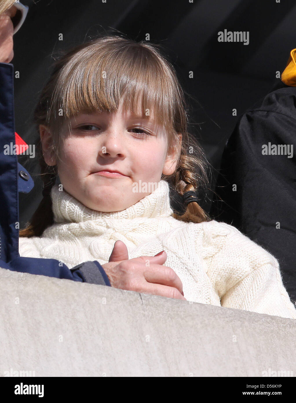 La princesse Ingrid Alexandra de la Norvège participe avec d'autres membres de la famille royale norvégienne la Coupe du monde nordique près de Holmenkollen à Oslo, Norvège, 14 mars 2010. Le saut à ski de Holmenkollen Hill est le plus récent dans le monde. La Coupe du Monde auront lieu à la nouvelle arène Holmenkollen près d'Oslo le 13 mars jusqu'au 14 mars 2010. Photo : Albert Nieboer (Pays-Bas) Banque D'Images