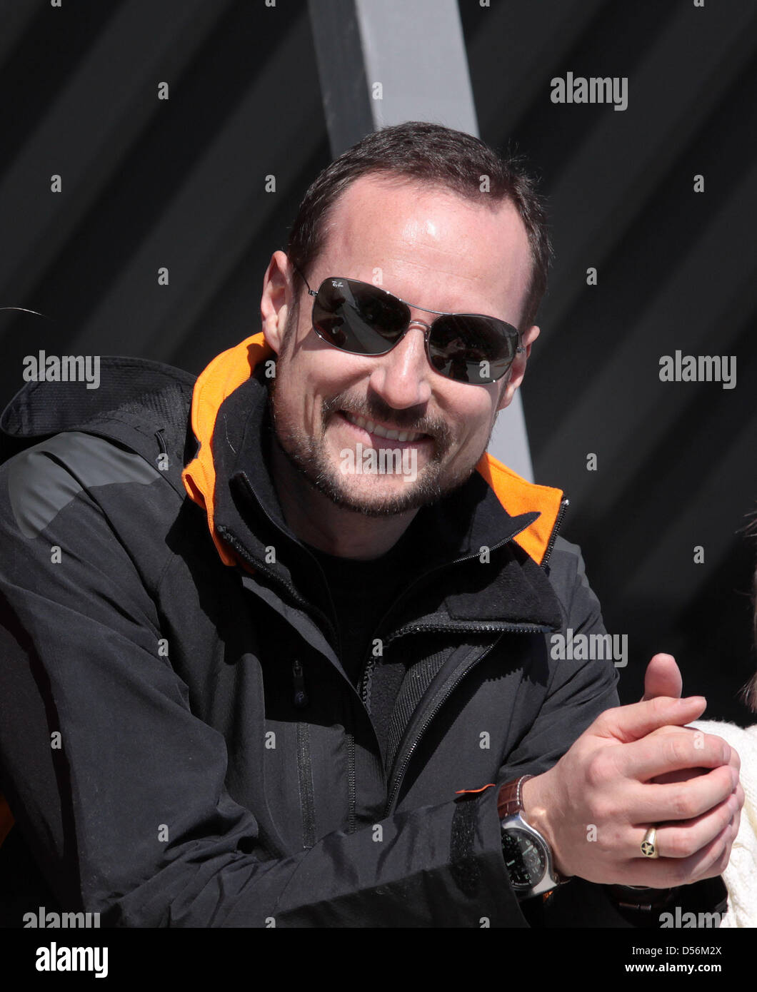 Le Prince Héritier Haakon participe avec d'autres membres de la famille royale norvégienne la Coupe du monde nordique près de Holmenkollen à Oslo, Norvège, 14 mars 2010. Le saut à ski de Holmenkollen Hill est le plus récent dans le monde. La Coupe du Monde auront lieu à la nouvelle arène Holmenkollen près d'Oslo le 13 mars jusqu'au 14 mars 2010. Photo : Albert Nieboer (Pays-Bas) Banque D'Images