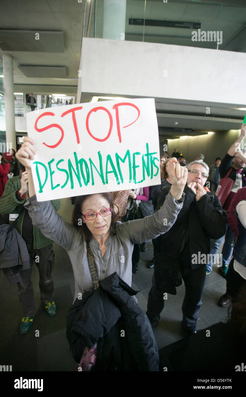 Barcelone, Espagne. 26 mars 2013. Arrêter les expulsions banner.Crédit : esteban mora / Alamy Live News Banque D'Images