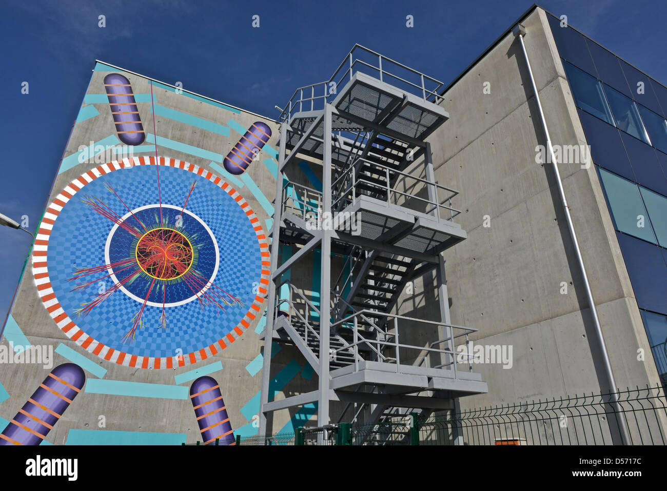 Bâtiment d'accueil de l'ATLAS, le Grand collisionneur de hadrons (LHC) et le détecteur de particules salle de contrôle. Le CERN, Organisation européenne Banque D'Images