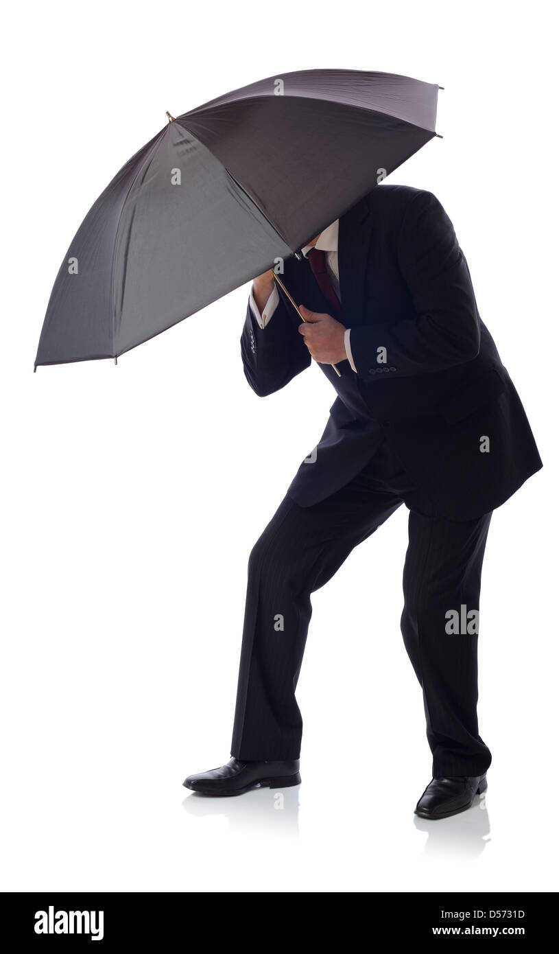 L'homme d'affaires avec parapluie isolé sur blanc, concept de face à l'adversité Banque D'Images