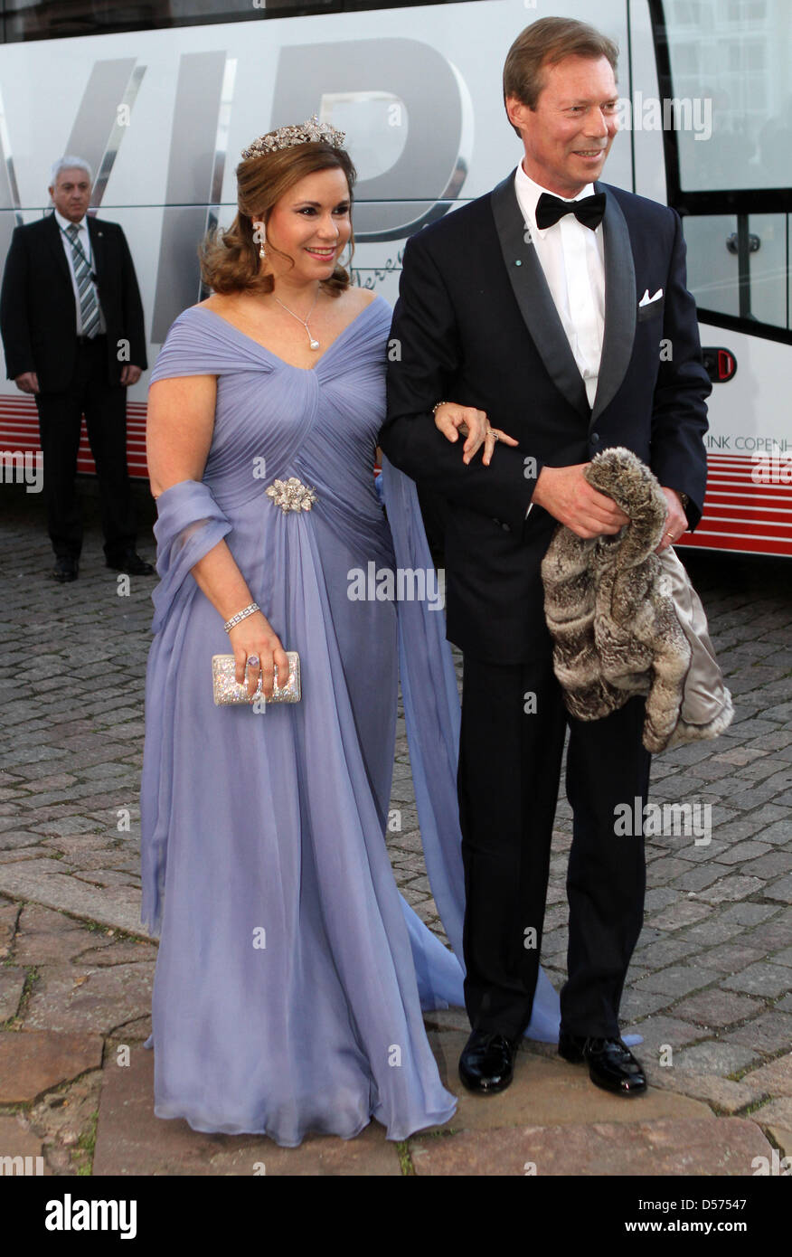 Le Grand-Duc Henri et la Grande-Duchesse Maria Teresa de Luxembourg arrivent au dîner de gala à l'occasion de la célébration du 70e anniversaire de la reine Margrethe du Danemark, palais Fredensborg, Danemark, 16 avril 2010. Photo : Albert Nieboer (Pays-Bas) Banque D'Images