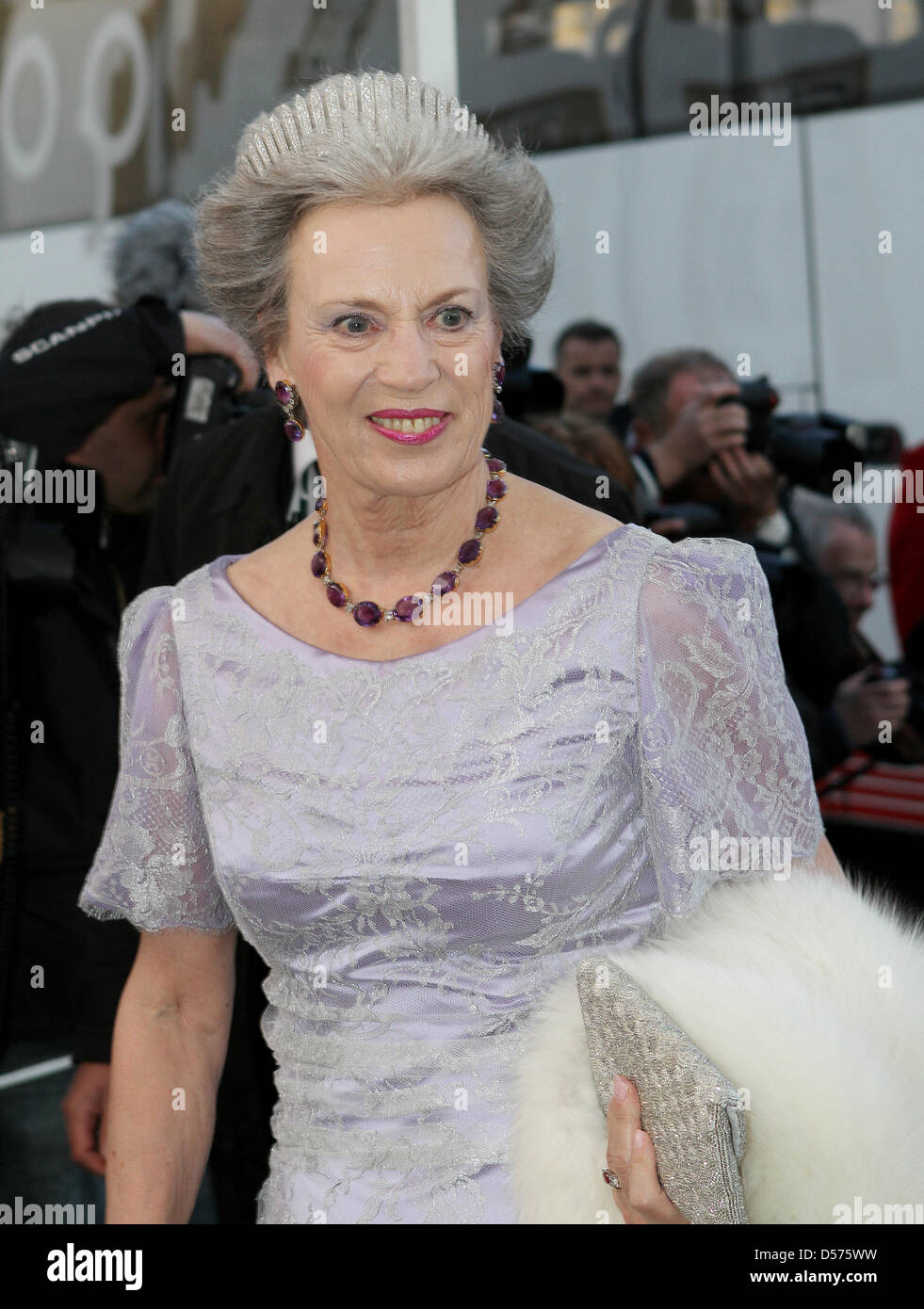 La Princesse Benedikte du Danemark arrive pour le dîner de gala à l'occasion de la célébration de la Reine Margrethe II de Danemark au 70e anniversaire du palais de Fredensborg, Danemark, 16 avril 2010. Photo : Patrick van Katwijk Banque D'Images