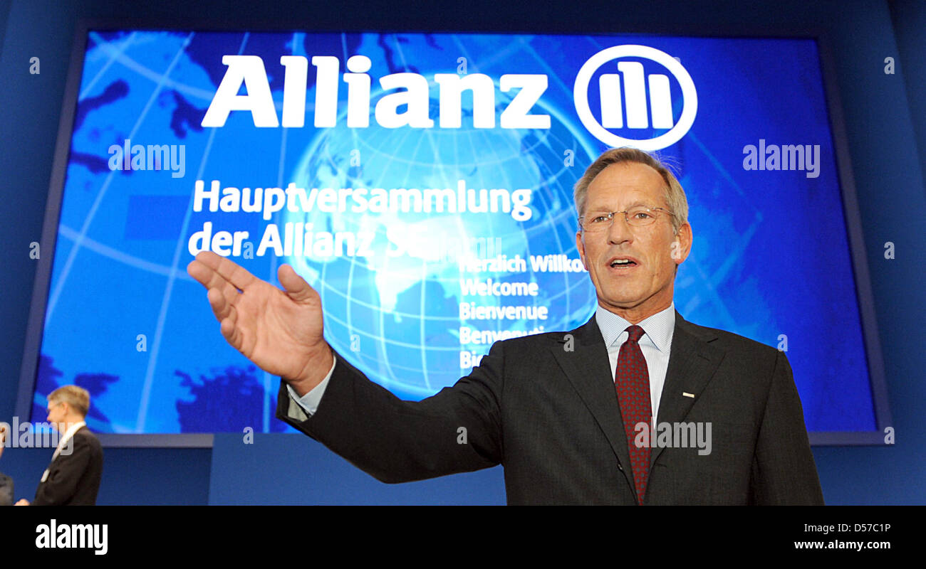 Allianz SE PDG Michael Diekmann arrive pour l'Assemblée générale à Munich, Allemagne, 05 mai 2010. Le géant de l'assurance a donné une conservatrice pour l'exercice en cours en raison des conditions économiques difficiles. Rapports d'Allianz un résultat de 7,2 milliards d'euros pour 2009. Photo : Tobias HASE Banque D'Images
