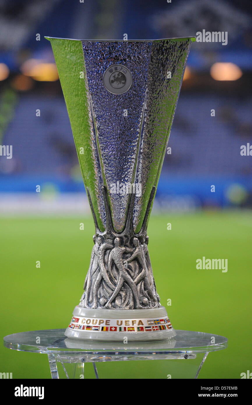 L'Europa League Trophy est photographié avant l'UEFA Europa League match final entre FC Fulham et l'Atlético Madrid à Hamburg, Hamburg, Allemagne, 12 mai 2010. Photo : Marcus Brandt dpa PAS DE PÉRIPHÉRIQUES MOBILES Banque D'Images