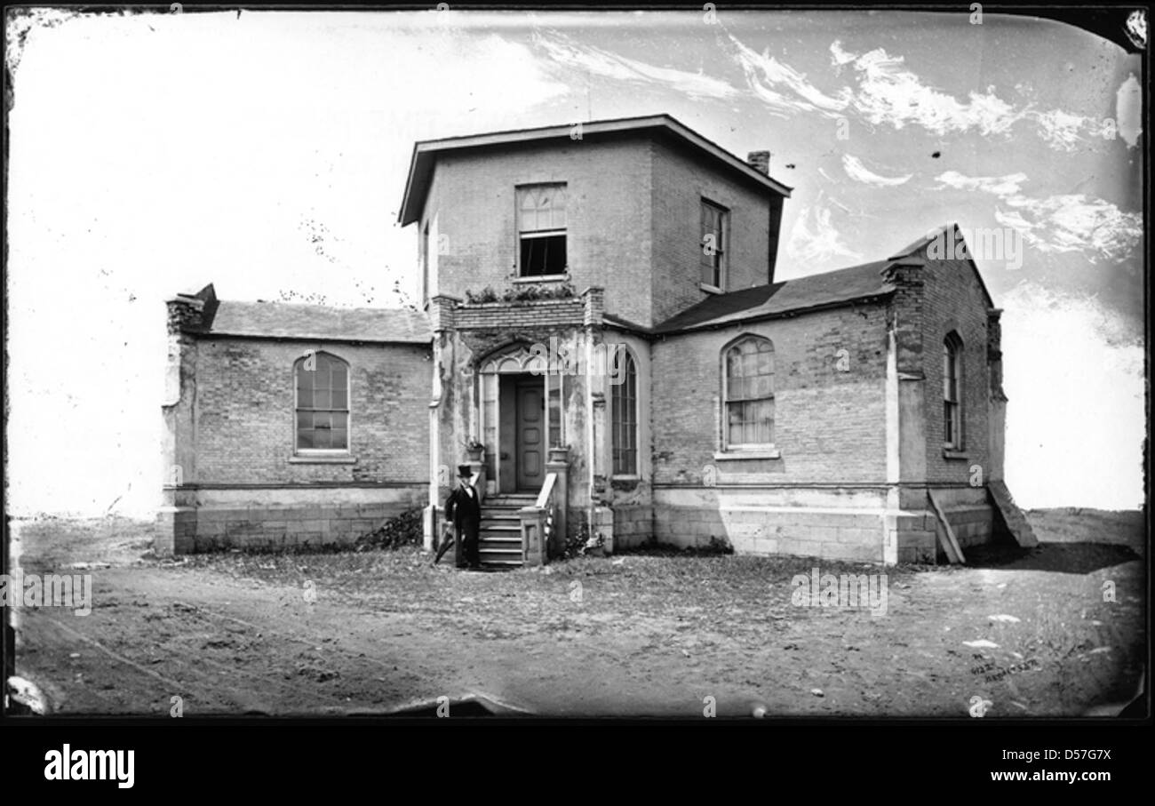 Photographie historique de la grange, construite en 1819 par Thomas McCord, située près du pont Black, à la première écluse du canal de Lachine à Montréal. Cette maison reflète l'architecture québécoise du début du XIXe siècle. Banque D'Images