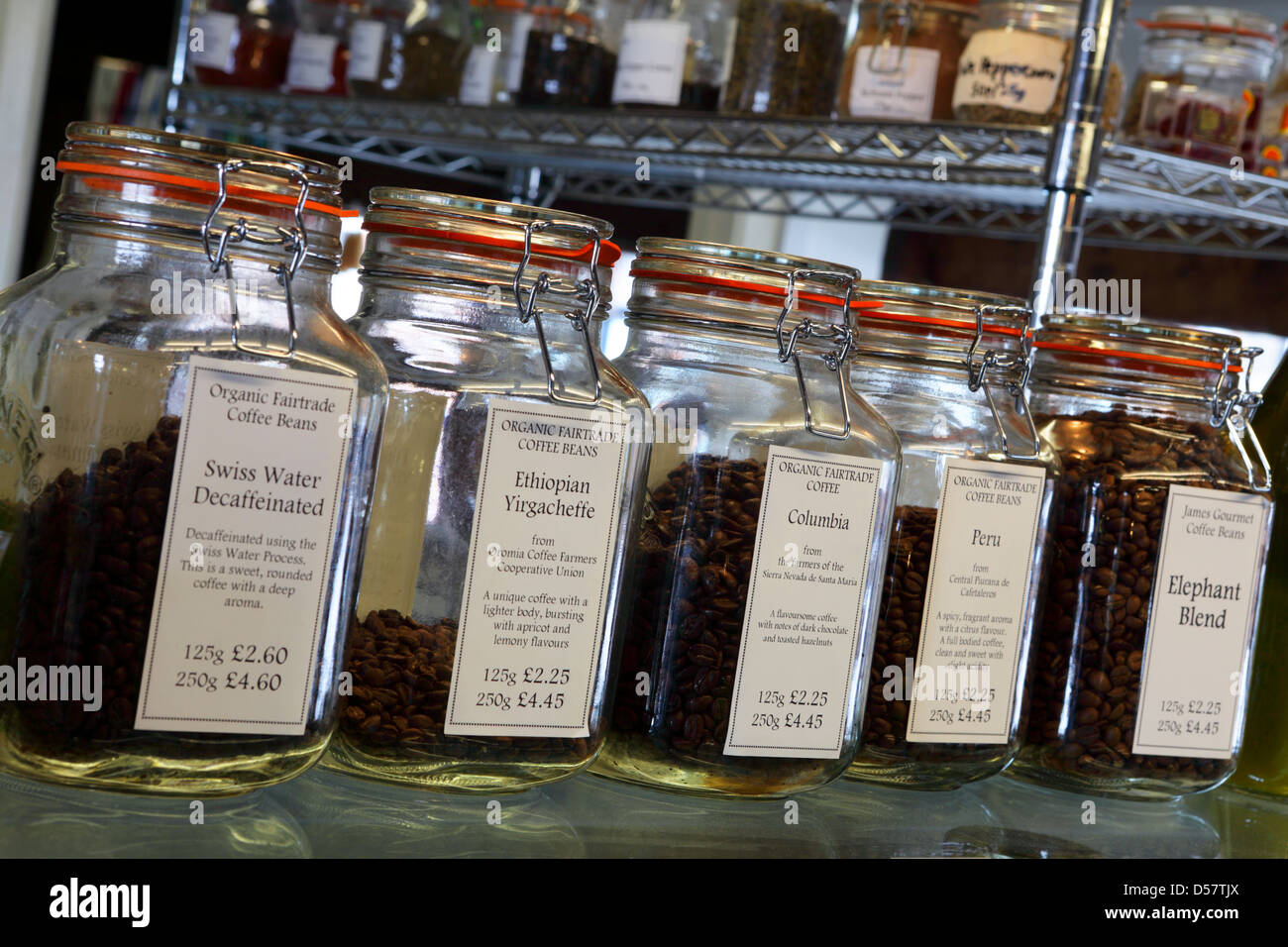 À l'intérieur de l'éthique et naturel,magasin de produits d'origine locale appelée 'éléphants divertissant',à Church Stretton, Shropshire. Banque D'Images