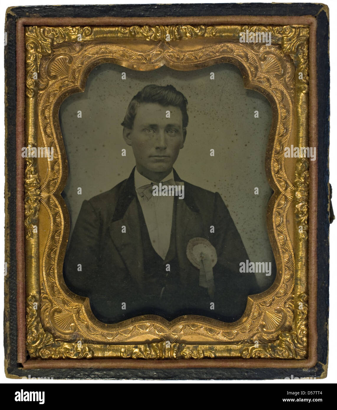 Cette image montre un soldat confédéré orné d'une cocarde sécession, un symbole porté par les partisans de la Confédération pendant la guerre de Sécession pour montrer leur allégeance à la cause du sud. Banque D'Images