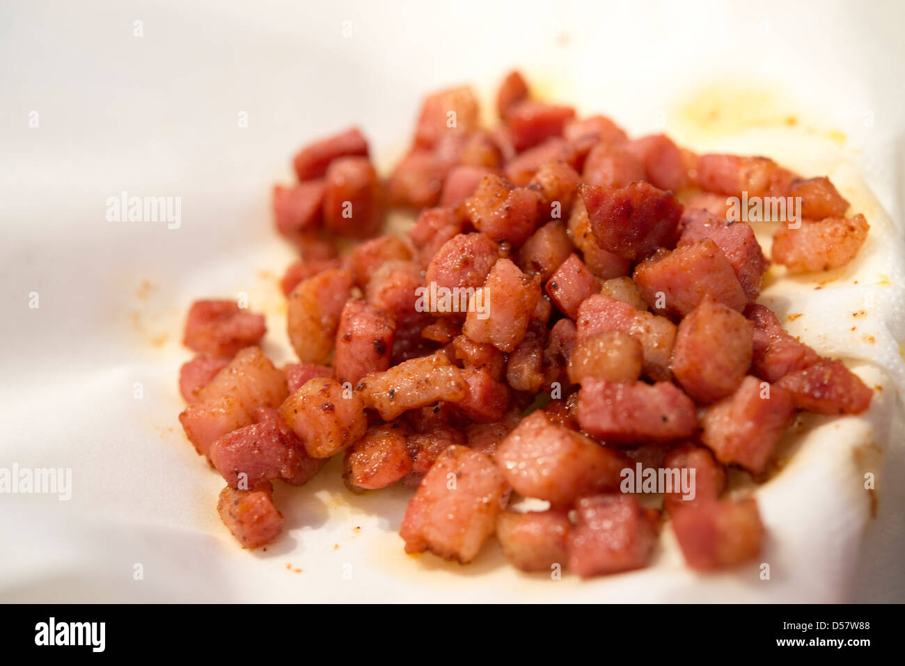 Pancetta bacon dans une poêle anti-adhésive Banque D'Images