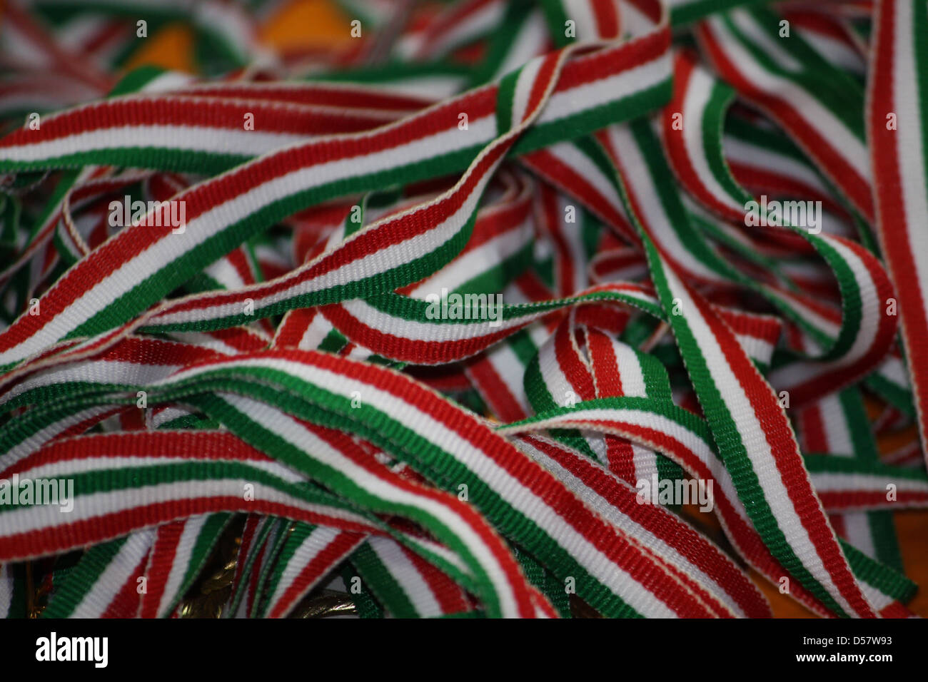 De nombreux drapeau italien utiliser du ruban adhésif pour fixer les médailles des athlètes Banque D'Images