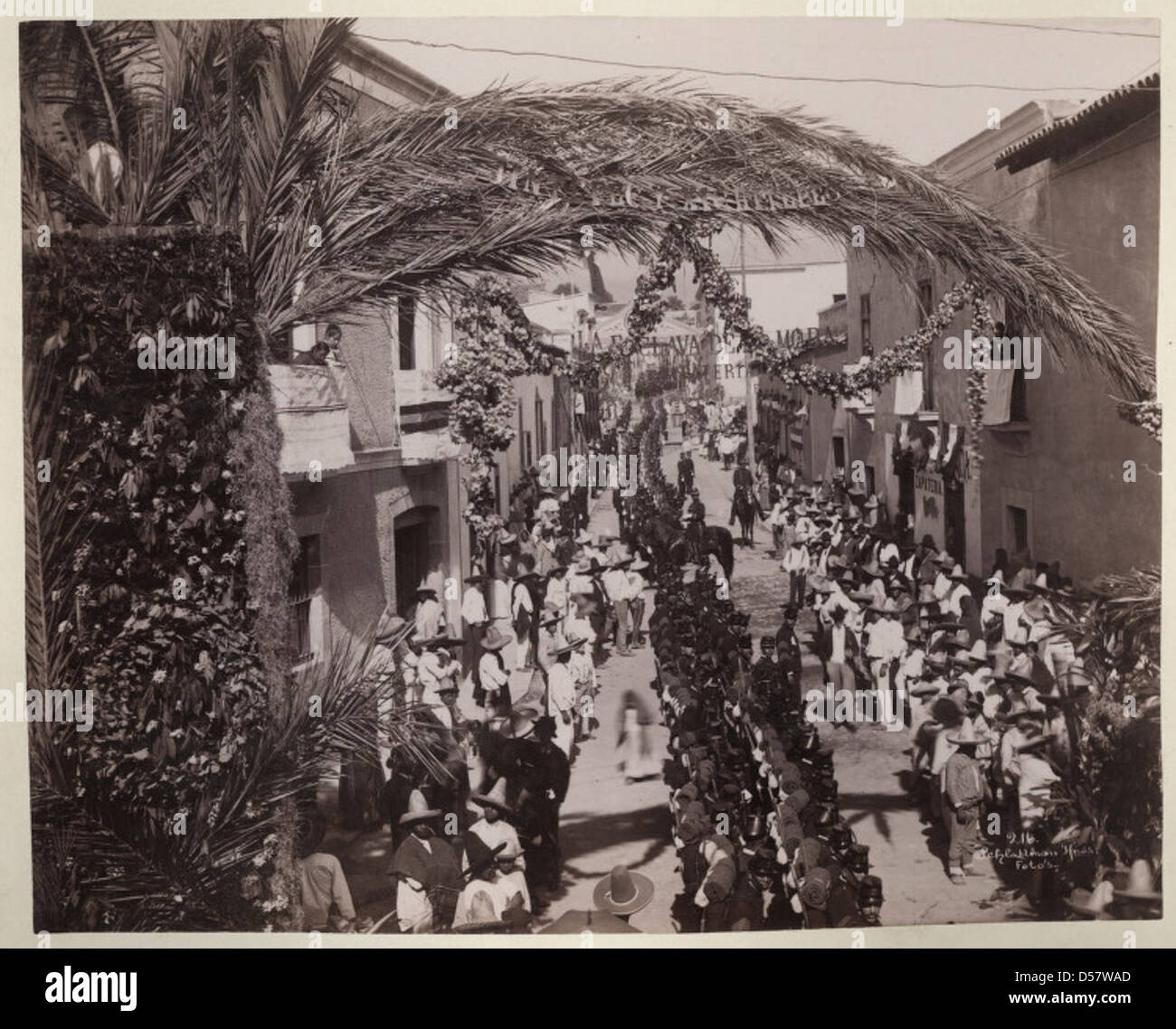 [Procession militaire pour l'inauguration du Mexique, Cuernavaca & Pacific Railway] Banque D'Images