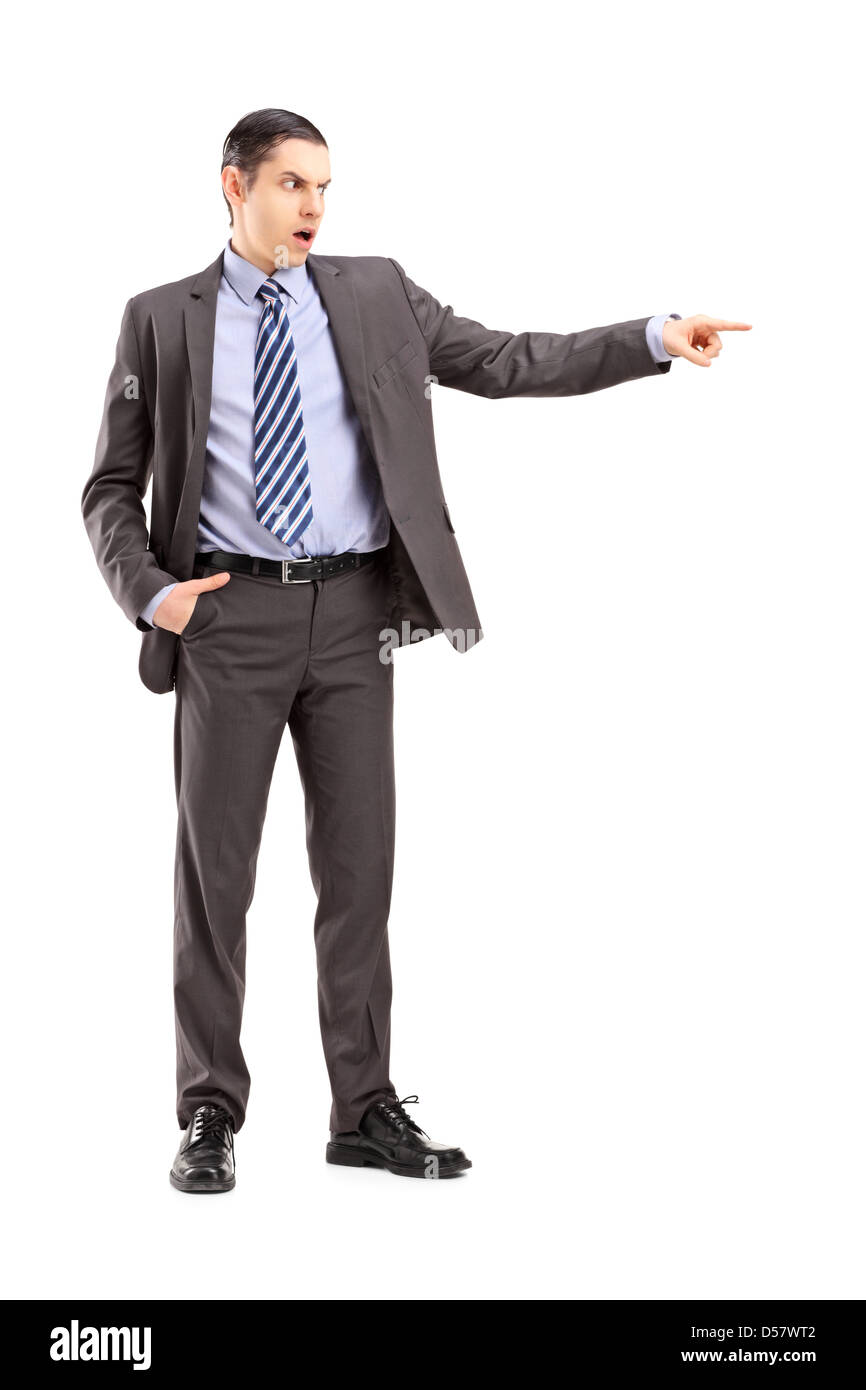 Portrait d'un homme en colère pointant avec son doigt, isolé sur fond blanc Banque D'Images