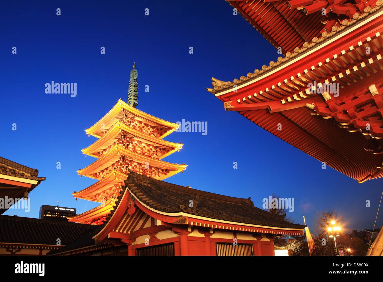 Japon, Tokyo, Asakusa, Le Temple Senso-ji (Temple Asakusa Kannon) dans la nuit Banque D'Images