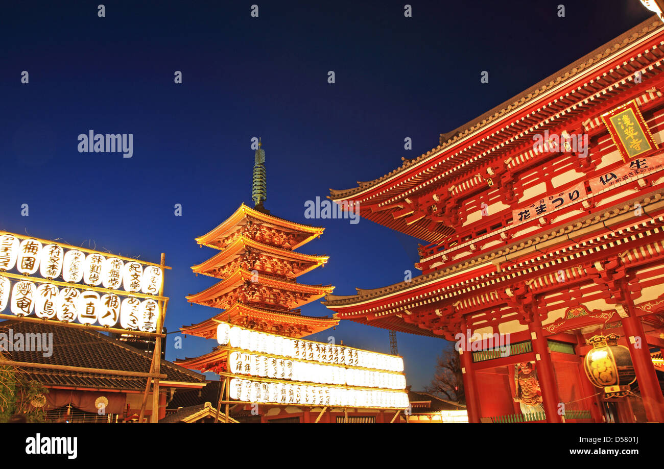 Japon, Tokyo, Asakusa, Le Temple Senso-ji (Temple Asakusa Kannon) dans la nuit Banque D'Images
