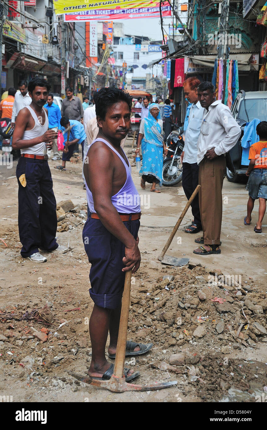 Travaux routiers à Paharganj à New Delhi Banque D'Images