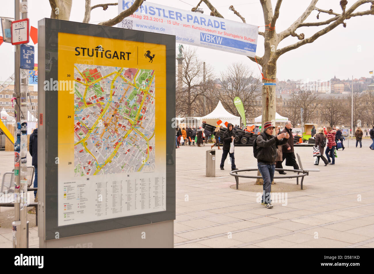 Plan de la ville de Stuttgart, des personnes à la rue Königstrasse - Stuttgart, Allemagne Banque D'Images