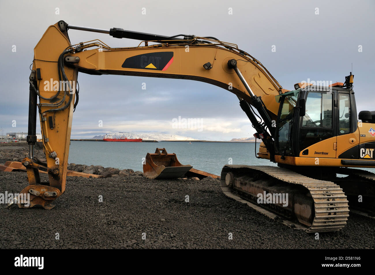 Véhicule de construction dans le port de Reykjavik, Islande Banque D'Images