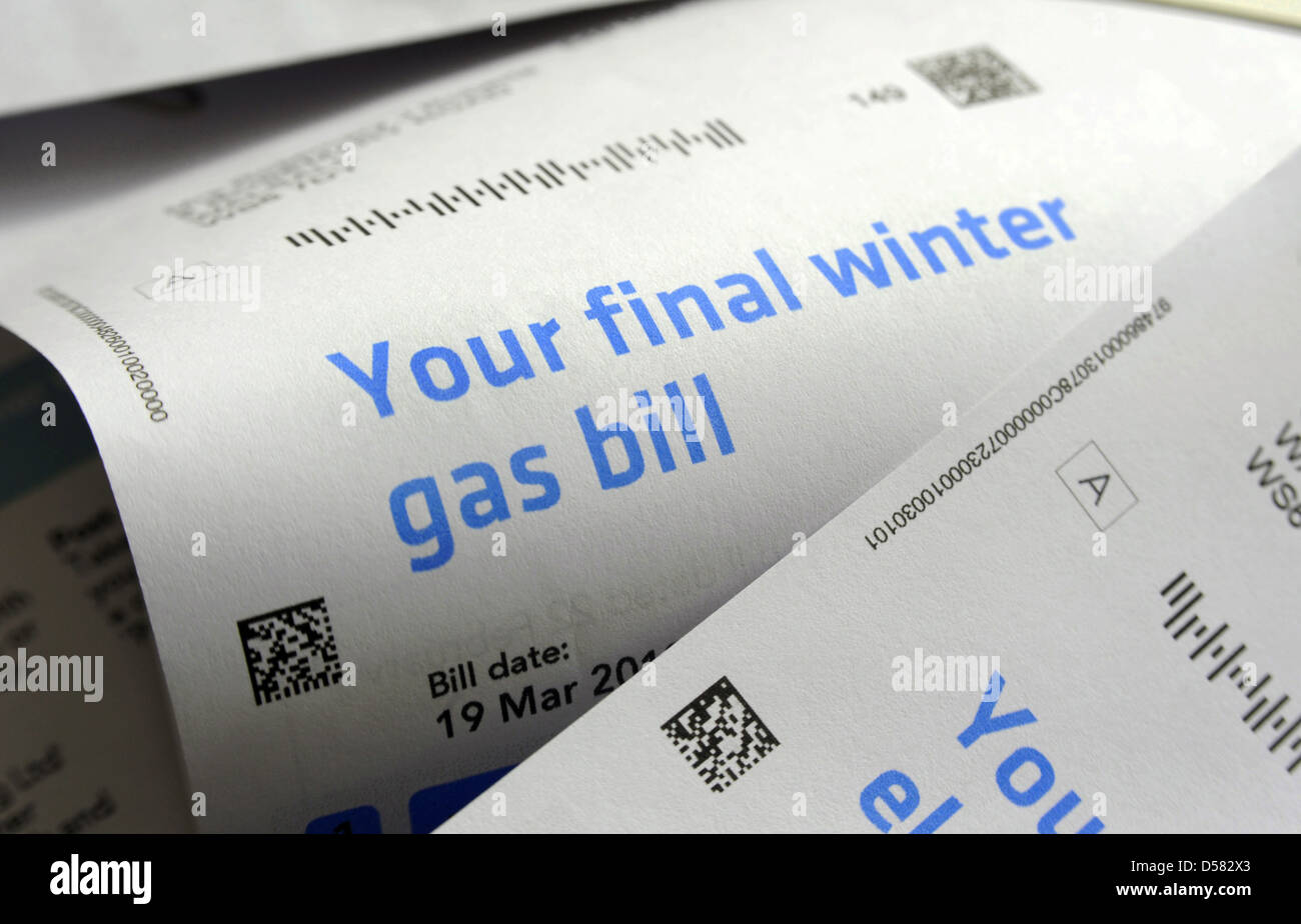 Dernière facture de gaz d'HIVER RE PRIX DE L'ÉNERGIE LA HAUSSE DU CARBURANT FRAIS CHAUFFAGE MAISON MAISONS BUDGET DES MÉNAGES L'isolation froid hiver MAISON UK Banque D'Images